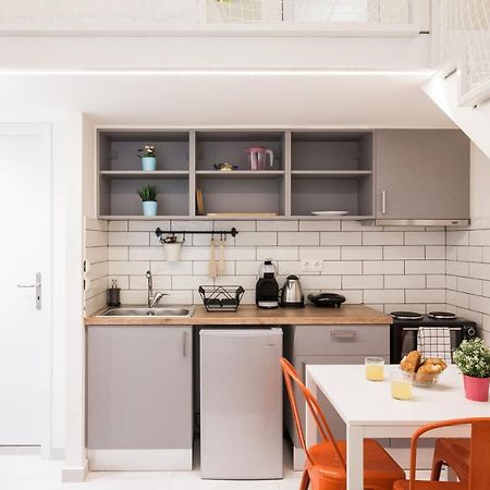 Relax In This Funky Loft Next To Metro! Атина Екстериор снимка