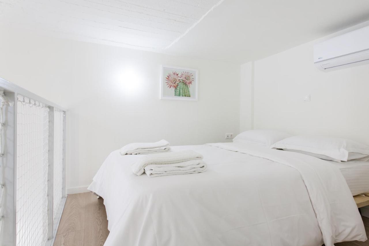 Relax In This Funky Loft Next To Metro! Атина Екстериор снимка