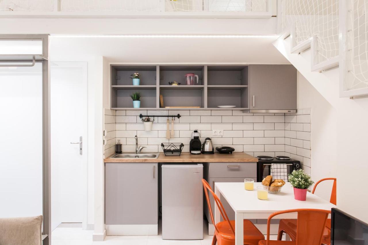 Relax In This Funky Loft Next To Metro! Атина Екстериор снимка