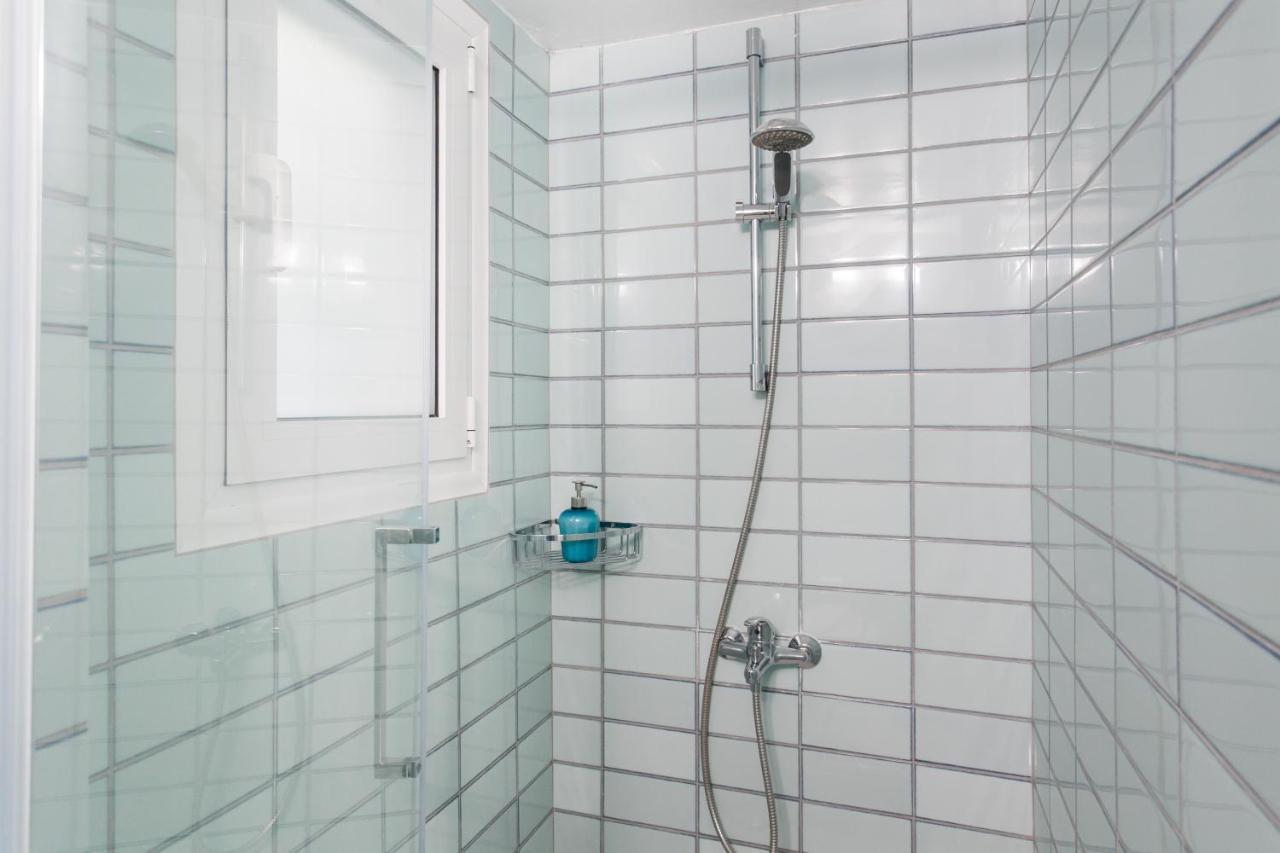 Relax In This Funky Loft Next To Metro! Атина Екстериор снимка