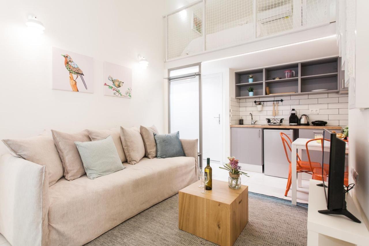 Relax In This Funky Loft Next To Metro! Атина Екстериор снимка