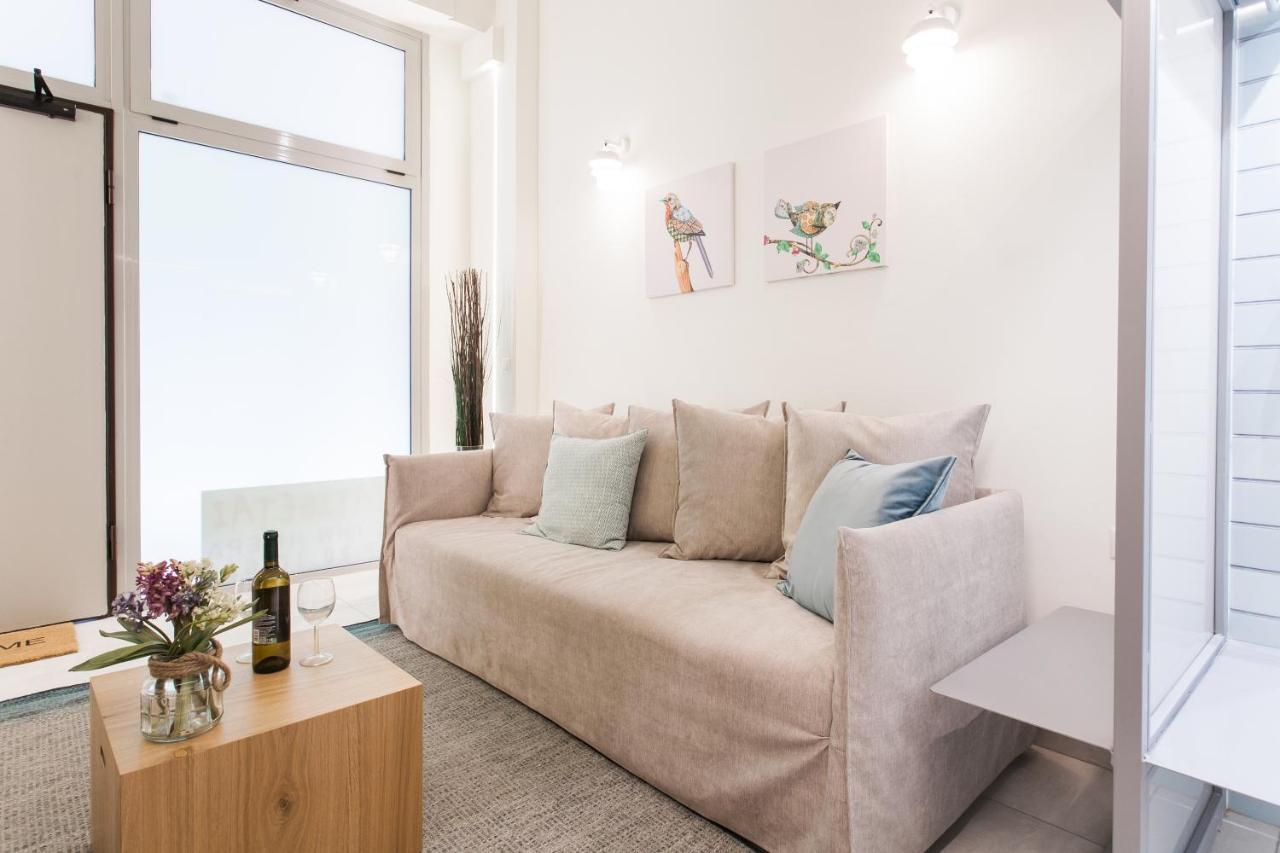 Relax In This Funky Loft Next To Metro! Атина Екстериор снимка